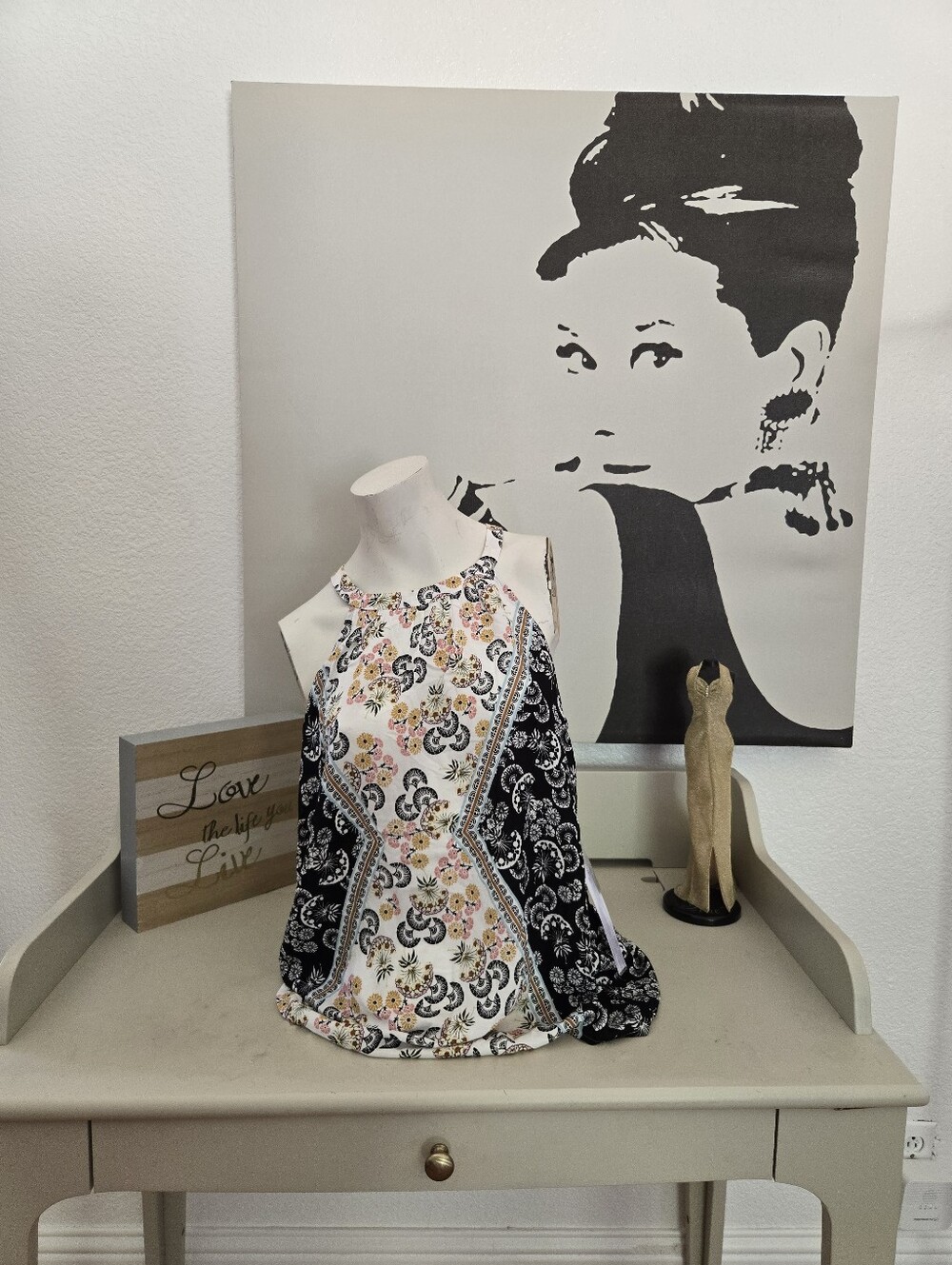 NWT Pale Sky Womens Sleeveless Floral Paisley Halter Top - White & Black Size L